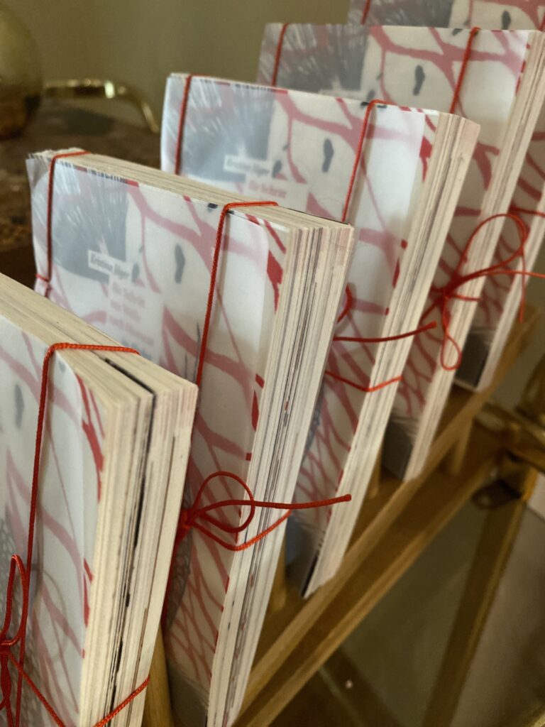 für schritt um welle nach Moment Vorbereitungen, Notizbücher, erste Testdrucke, hinter den Kulissen, making of